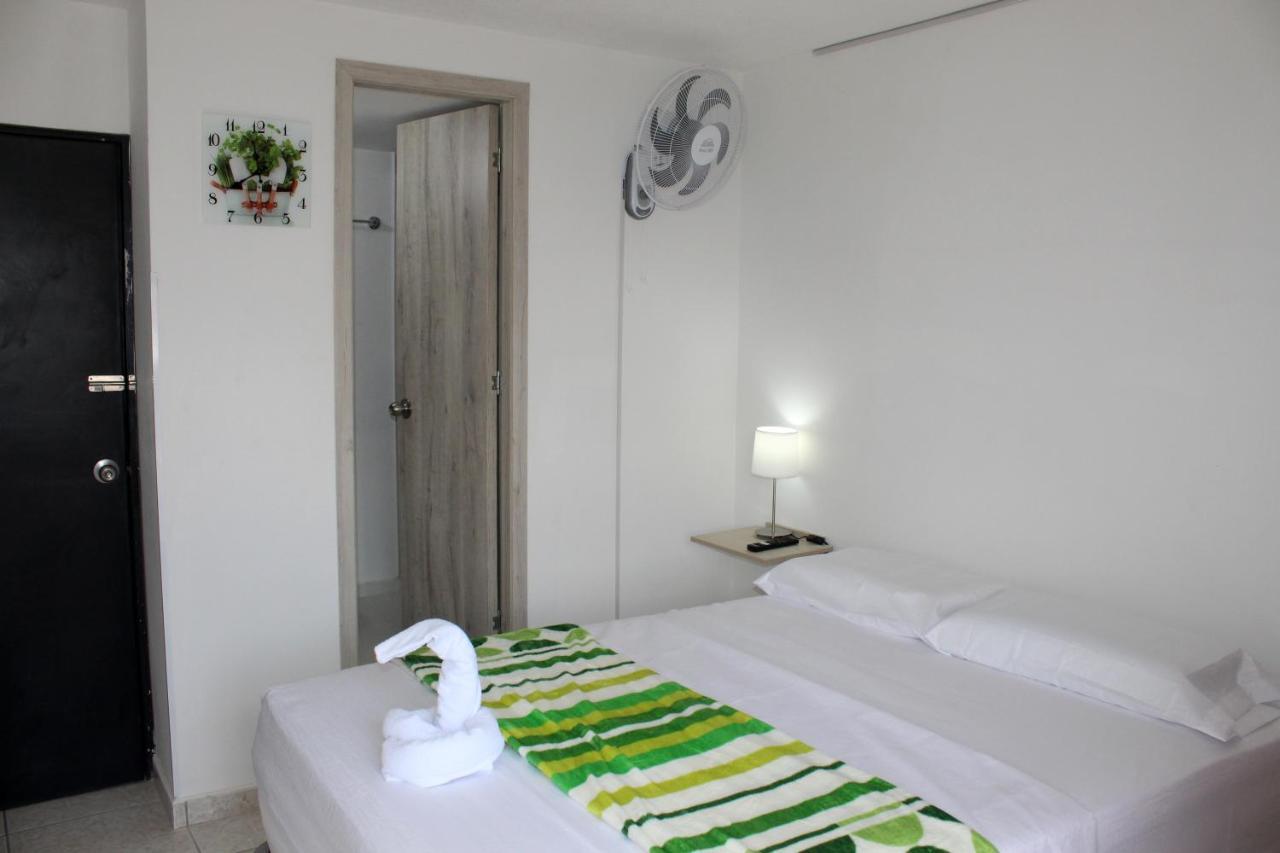 Green House Habitaciones บูการามังกา ภายนอก รูปภาพ