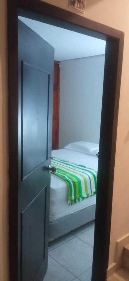 Green House Habitaciones บูการามังกา ภายนอก รูปภาพ