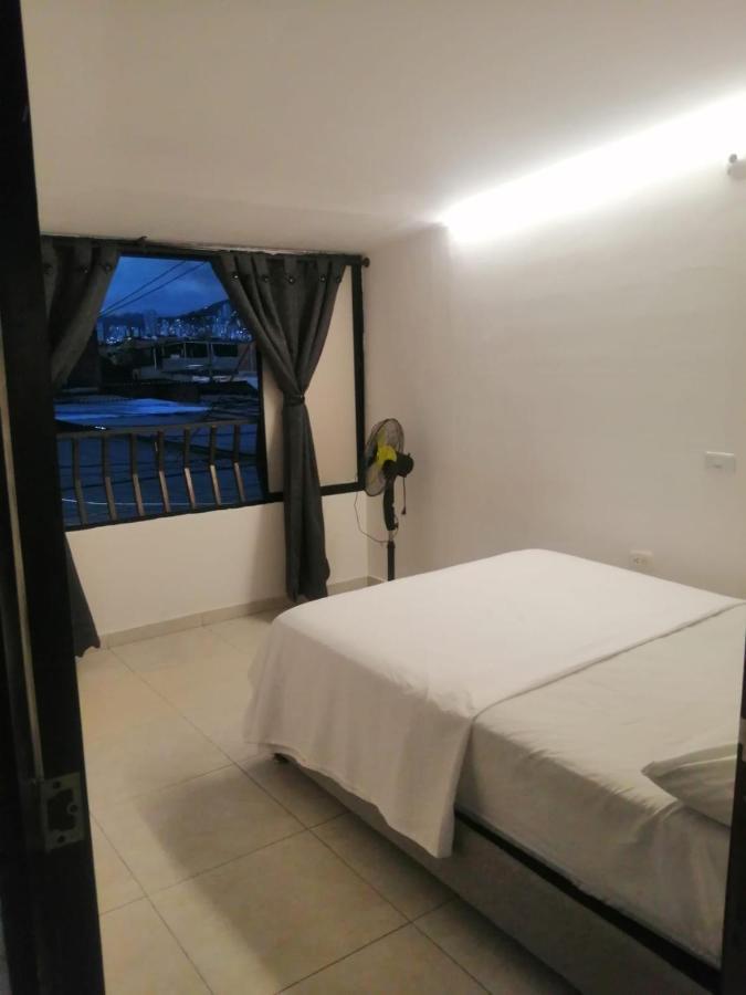 Green House Habitaciones บูการามังกา ภายนอก รูปภาพ