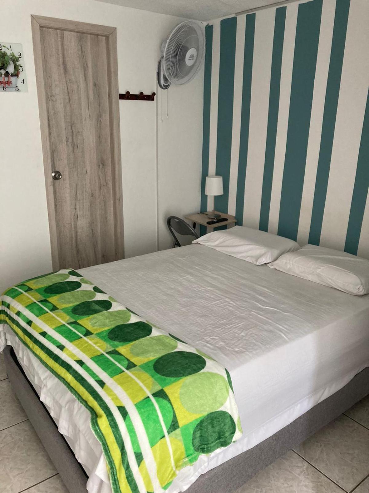 Green House Habitaciones บูการามังกา ภายนอก รูปภาพ